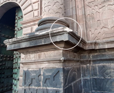 Especialistas de Cultura identificaron tres fracturas de piezas líticas en la fachada de la Catedral del Cusco