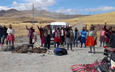  Pobladores de Espinar bloquean el corredor minero en primer día de paro indefinido 